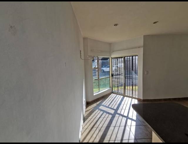 1 BEDROOM PROPERTY TO RENT IN DASSIE RAND